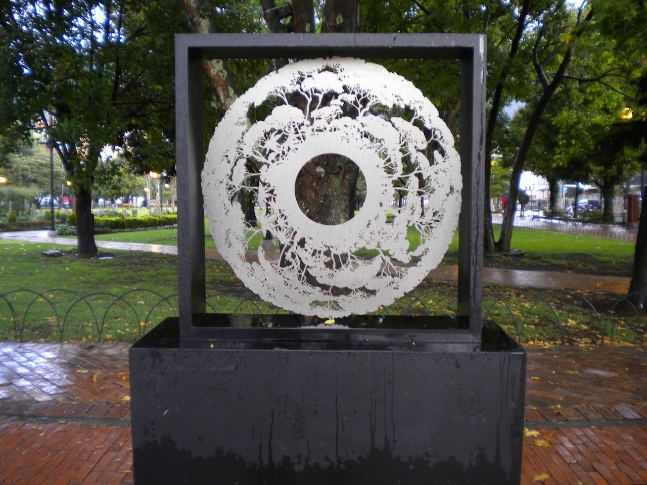Laberinto (Outdoor), Aluminium, granite, plexiglass, 2007 — Cavelier Arte